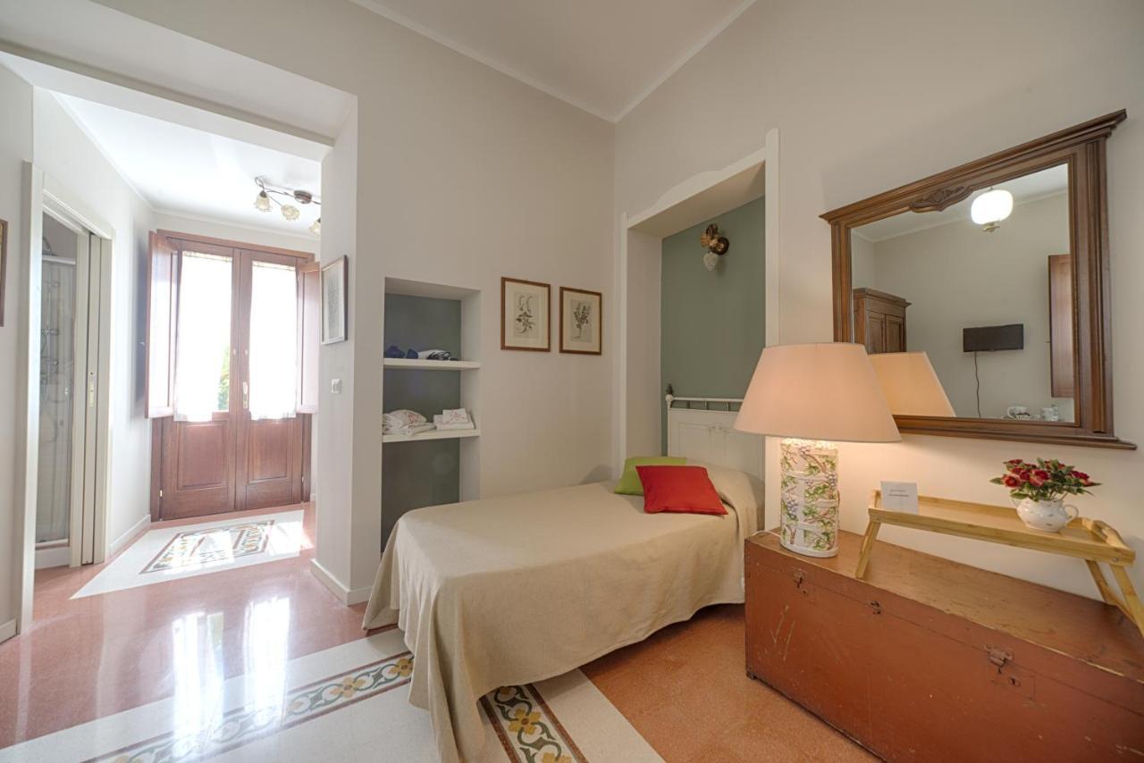 B&B A Casa Di Teresa Олбия Екстериор снимка
